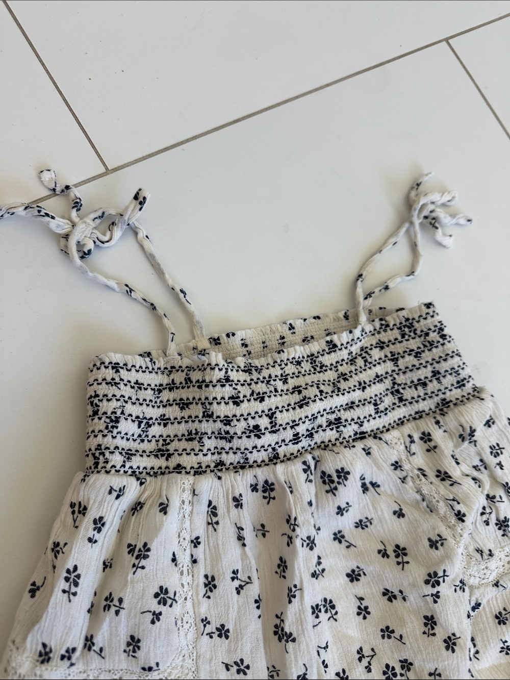 Gap Girls White Floral Tiered Sundress with Smocked Bodice blue print 4/5 - Picture 2 of 3
